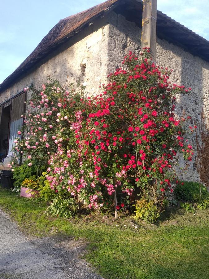 Maison De Campagne A La Ferme Pillac Kültér fotó